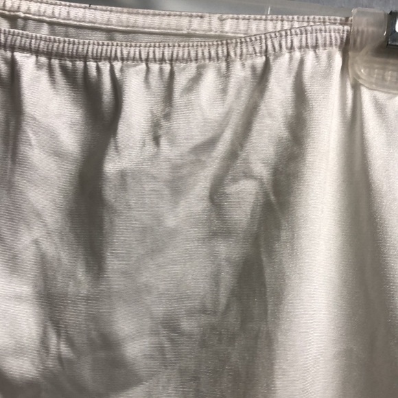 Girls size 12 very stretched out white lace trim mini slip - Picture 6 of 8